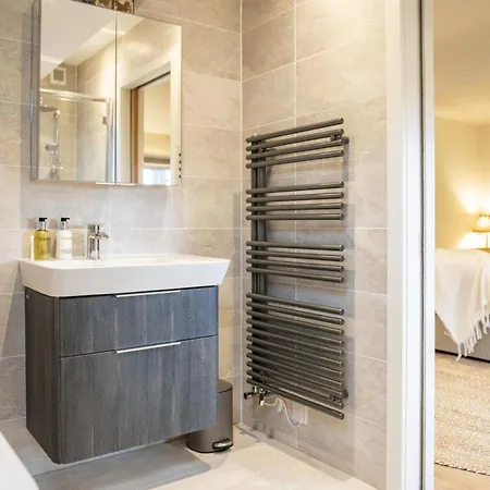 The Dog Kennels * 莱伯恩